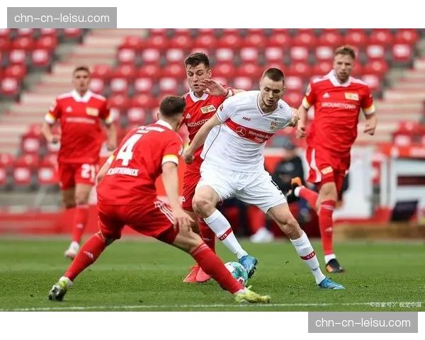 斯图加特2-1领先勒沃库森,昂达夫半场结束前凌空抽射破门 斯图加特2-1领先勒沃库森,昂达夫半场结束前凌空抽射破门