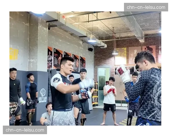 UFC“格斗周”活动登陆墨西哥城，免费社区训练课吸引数千名青少年参与